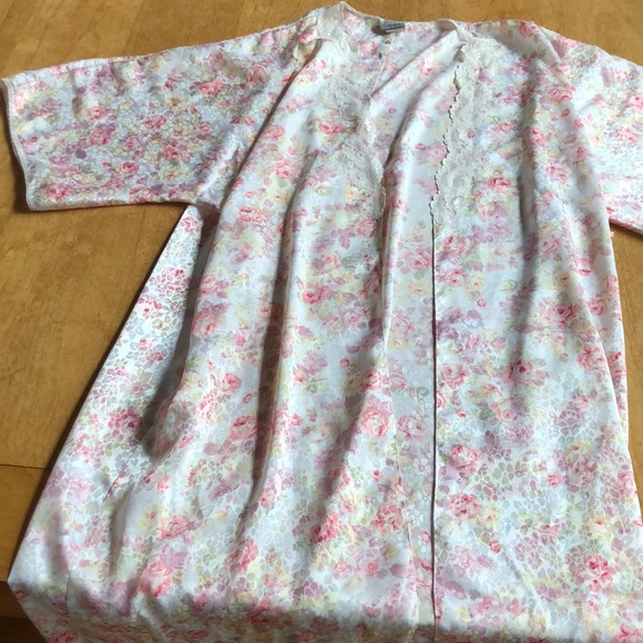 Floral patterned slip and robe - Picture 2 of 2
